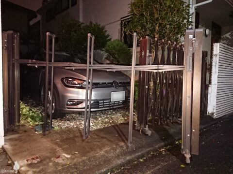 壊れたフェンス