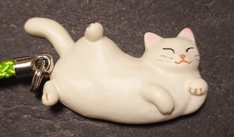 白猫のストラップ