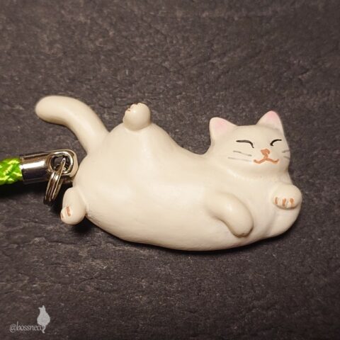 白猫のストラップ