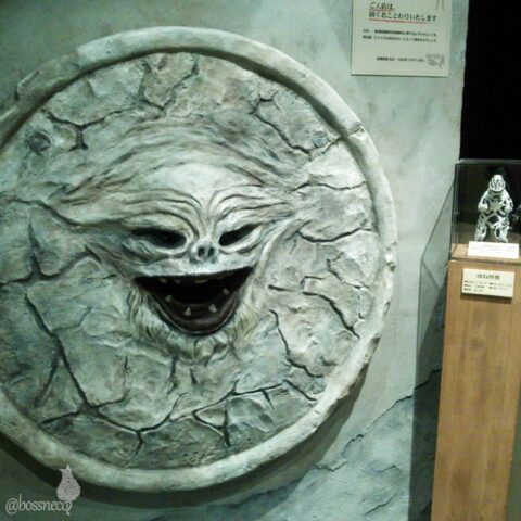 ジャミラの真実の口（ここに手をいれるの怖かった）