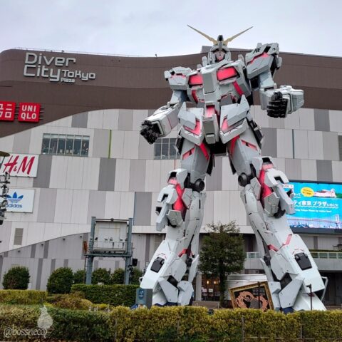ダイバーシティ東京プラザのユニコーンガンダム立像